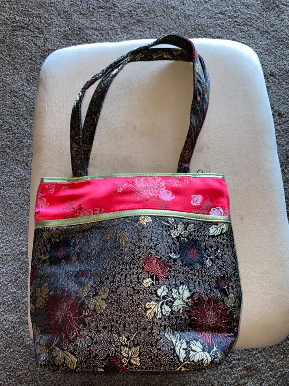 Yans NY Evening Hand Bag Black Gold & Red - Picture 3 of 6